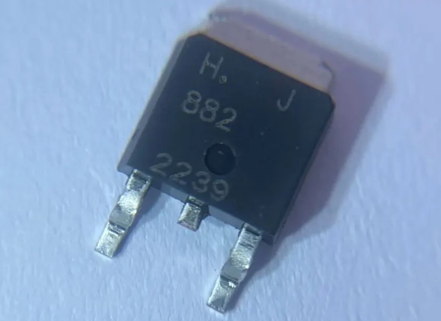 Persamaan Transistor H882